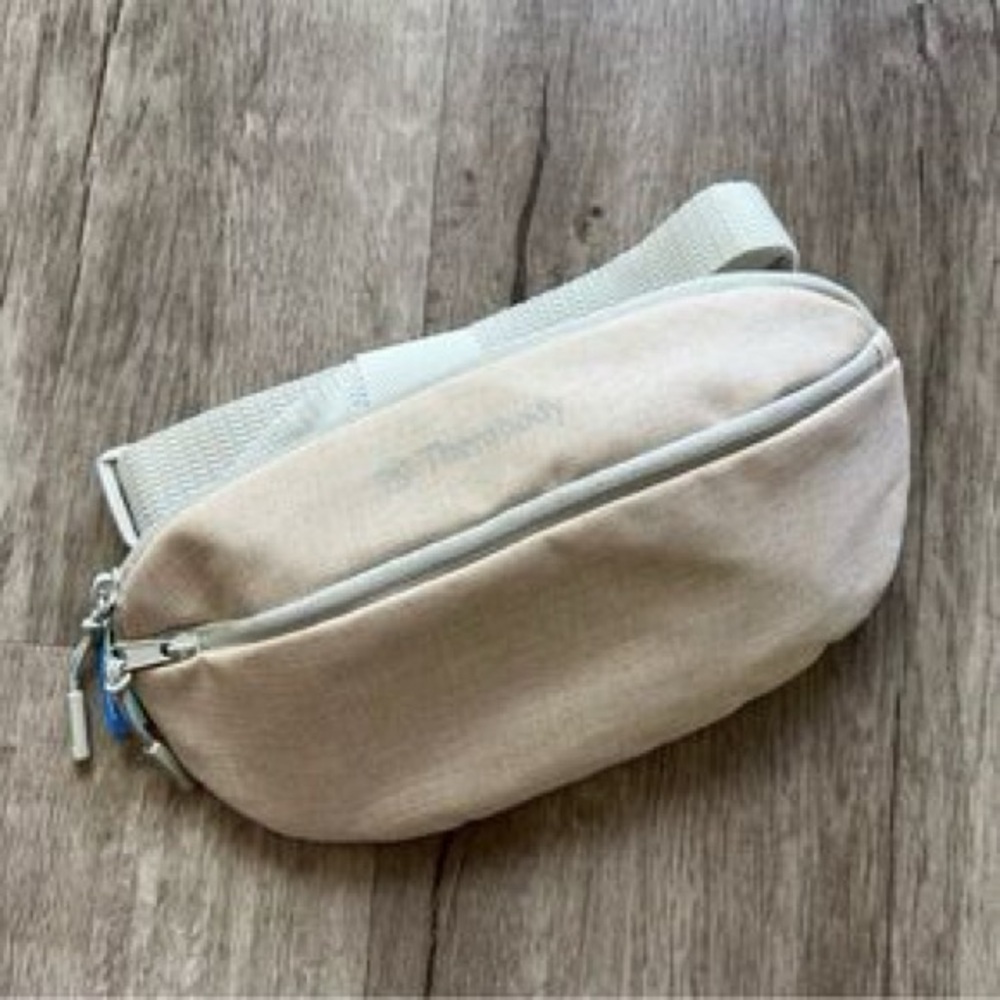 Beige Waist Bag New UNITED AIRLINES Beige Therabody Cross Body Bag